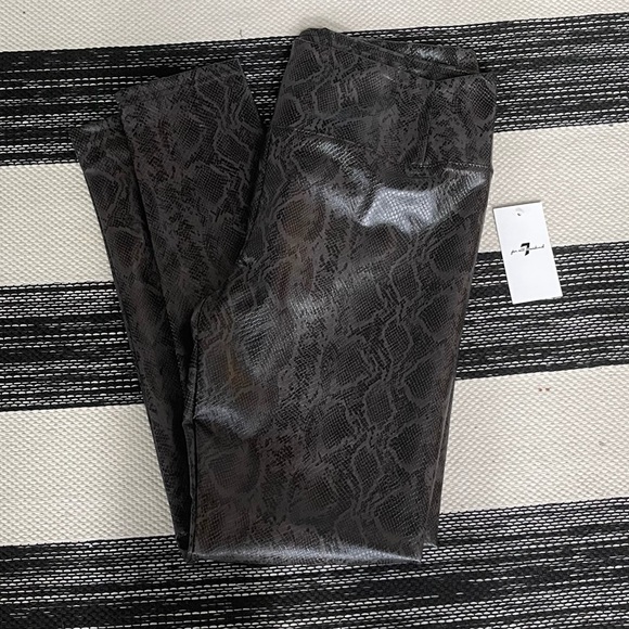 NWT 7 For All Mankind Snake Skin Faux Leather High Rise Leggings in Black - Picture 5 of 8